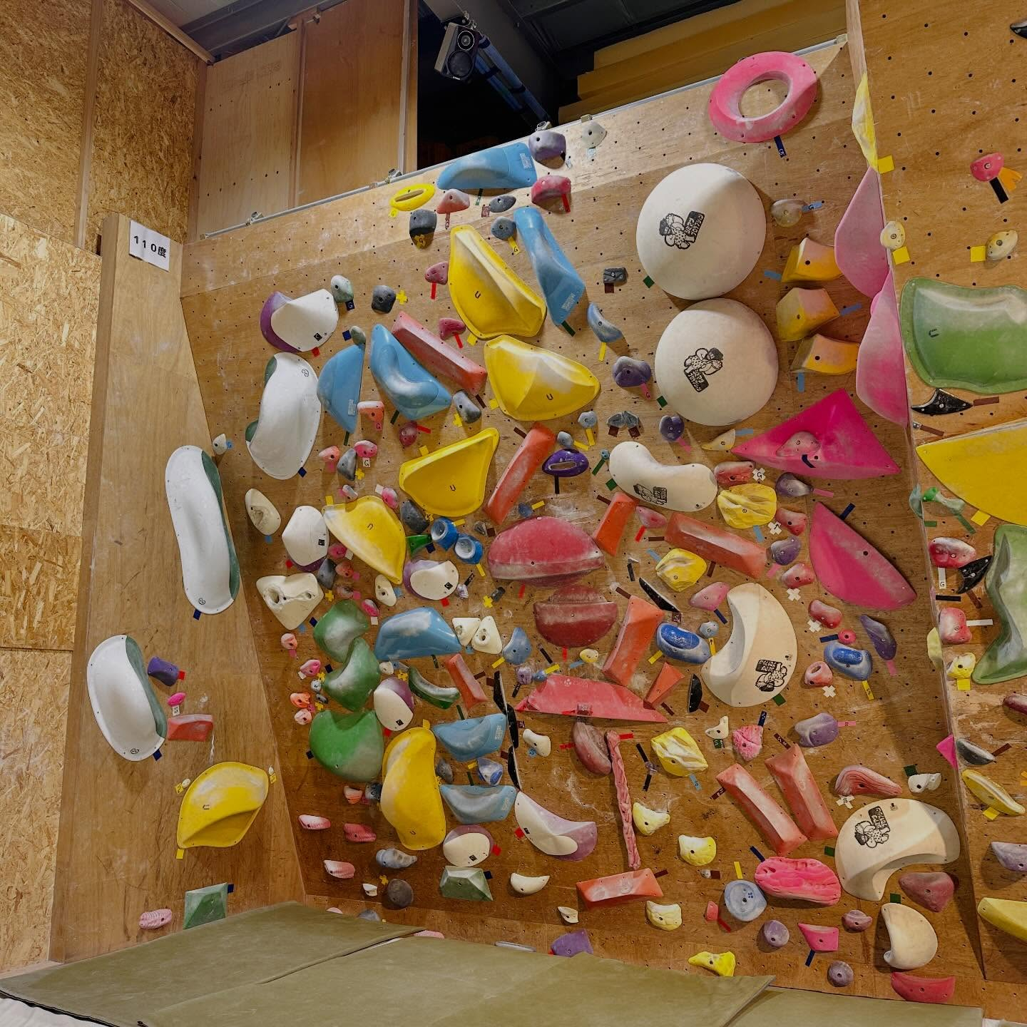 110度のホールド替えを行いました👷‍♂️今日から登れるので...