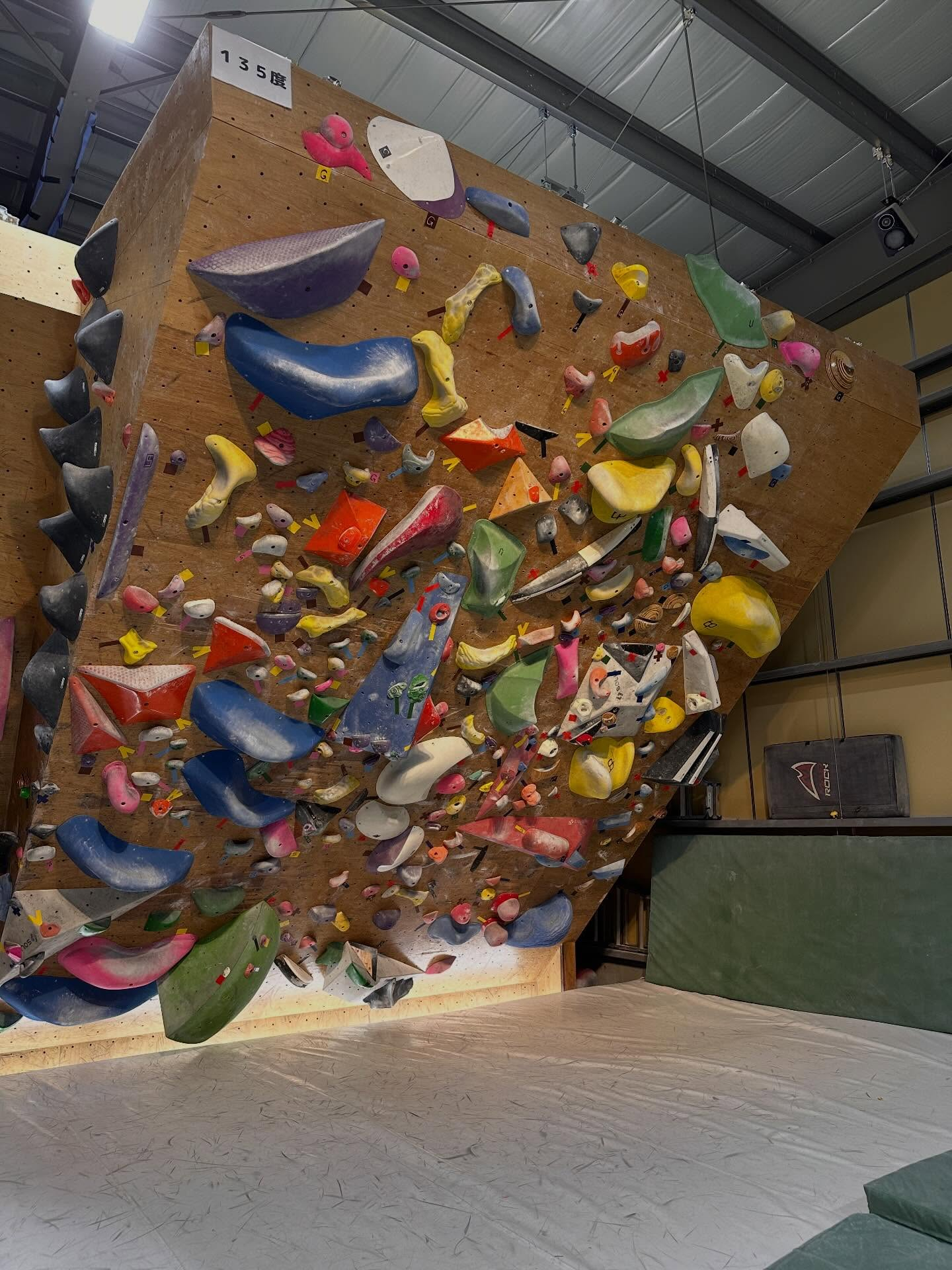 @tsukasa.taga を招いて135度のホールド替えを...